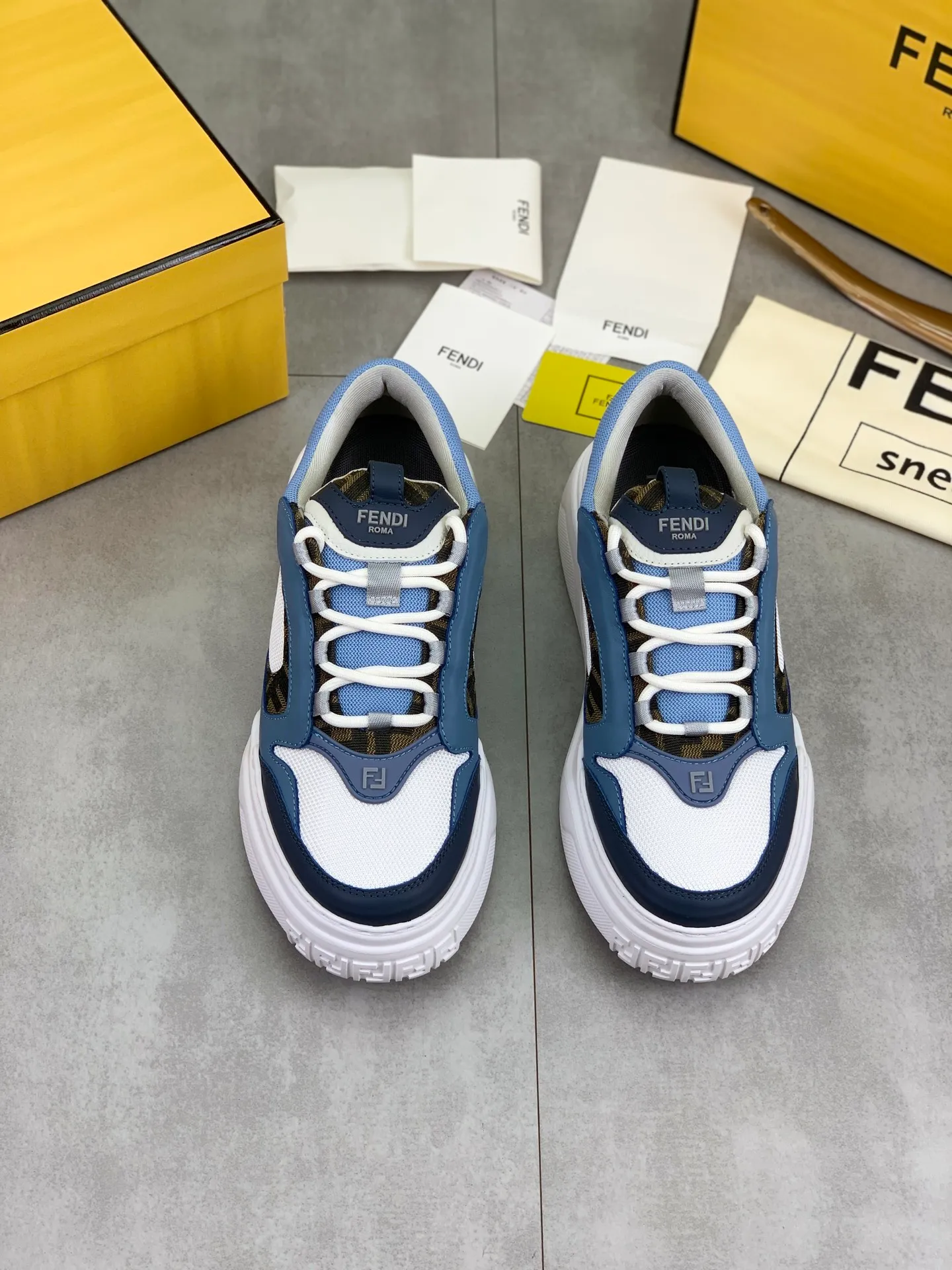 Men's Men's Shoes 💰P740 New Style 💰💎💎💎Summer Hot Style [FENDI Fendi] Top Version 🆕New slip-on sneakers, wavy soles engraved with original words. Embossed Fendi Flow lettering on the heel. The upper is made of high-end calfskin and breathable materials. Original lining with tone-on-tone details decorated with innovative handcrafting techniques. Ultra-light and wear-resistant TPU and IP foam soles, overall lightweight and comfortable. Size:39-44 (38 45 can be customized)